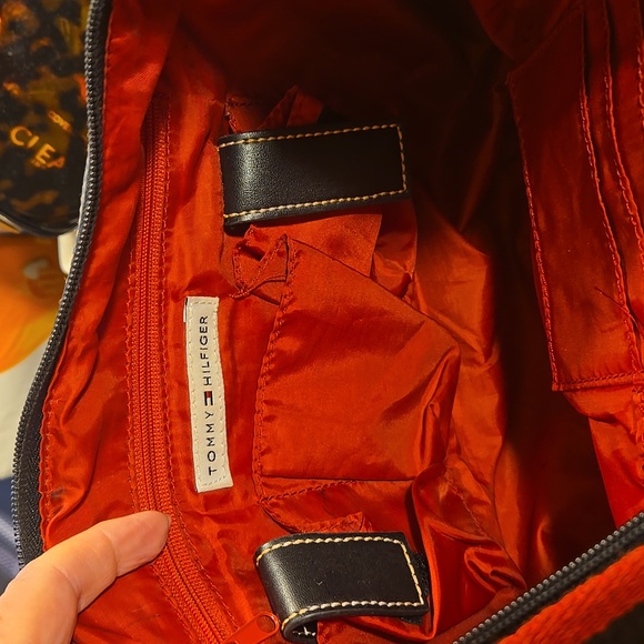 Designer Tommy Hilfiger Black Shoulder Bag - Picture 11 of 11